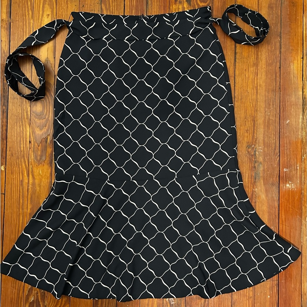 NWT Unique Cut Ann Taylor Size 8 Skirt Blue Patterned with Lining